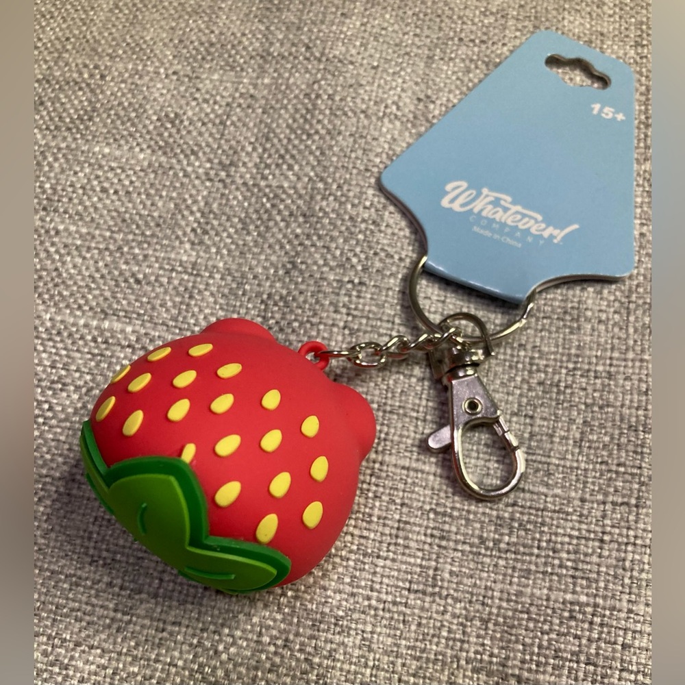 Strawberry Frog 3D Keychain - Picture 5 of 7